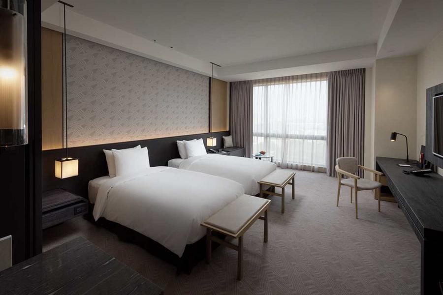 
                                                                        【高鐵假期-沁涼一夏】台南大員皇冠假日酒店二日自由行
                                                                        