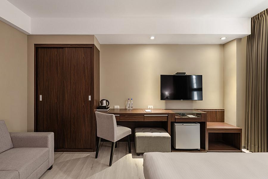 
                                                                                                        【高鐵假期-搭高鐵送住宿】高雄河堤漫旅自立館二日自由行
                                                                                                        