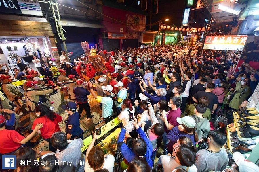 
                                                                                                        陪媽祖走過夜晚大肚溪橋
                                                                                                        