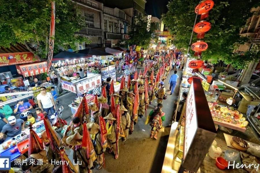 
                                                                                                         陪媽祖逛北斗大夜市
                                                                                                        