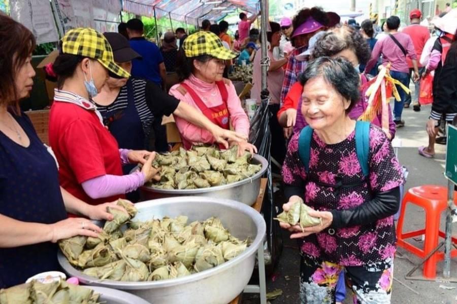 
                                                                                                        大甲媽祖遶境祝壽大典後開葷
                                                                                                        