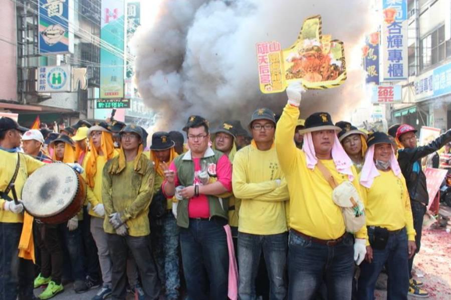 
                                                                                                        跟著大甲媽祖看熱鬧  新港虎爺喫炮
                                                                                                        