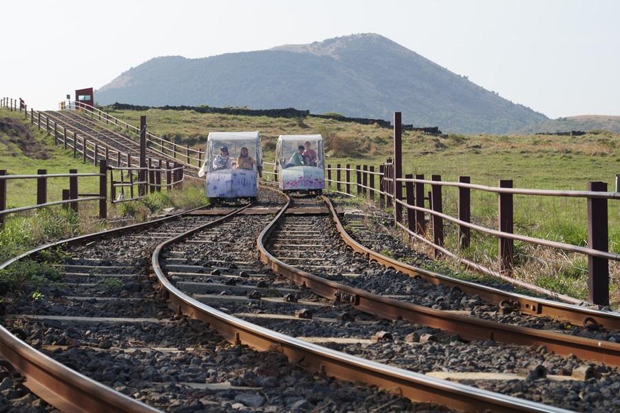 
                                                                                                        鐵道自行車
                                                                                                        