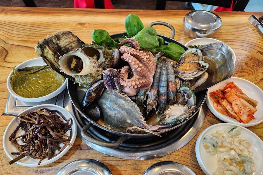 
                                                                                                        【升等市區】魅力濟州～超萌嚕嚕米.韓服體驗.植物園咖啡.山茶花之丘5日
                                                                                                        