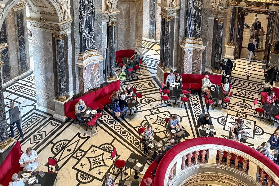 
                                                                                                        維也納藝術博物館內咖啡館
                                                                                                        