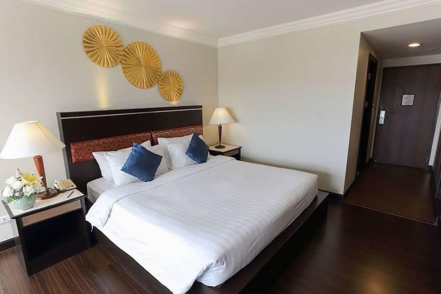 【古城區】清邁阿莫拉塔佩飯店_機+酒