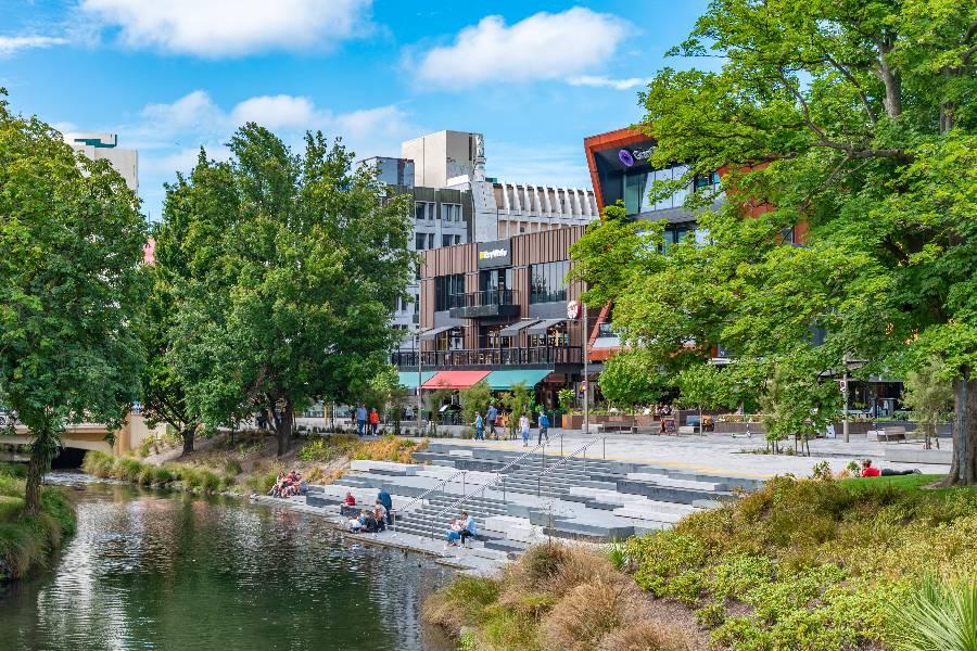 
                                                                                                                        基督城✈︎機+酒
                                                                                                                        
