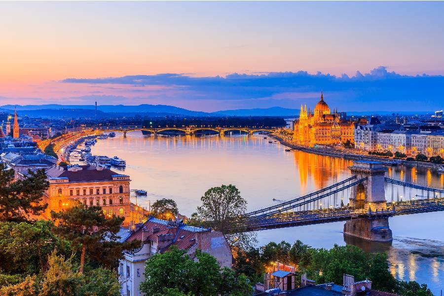 
                                                                                                                        布達佩斯✈︎機+酒
                                                                                                                        