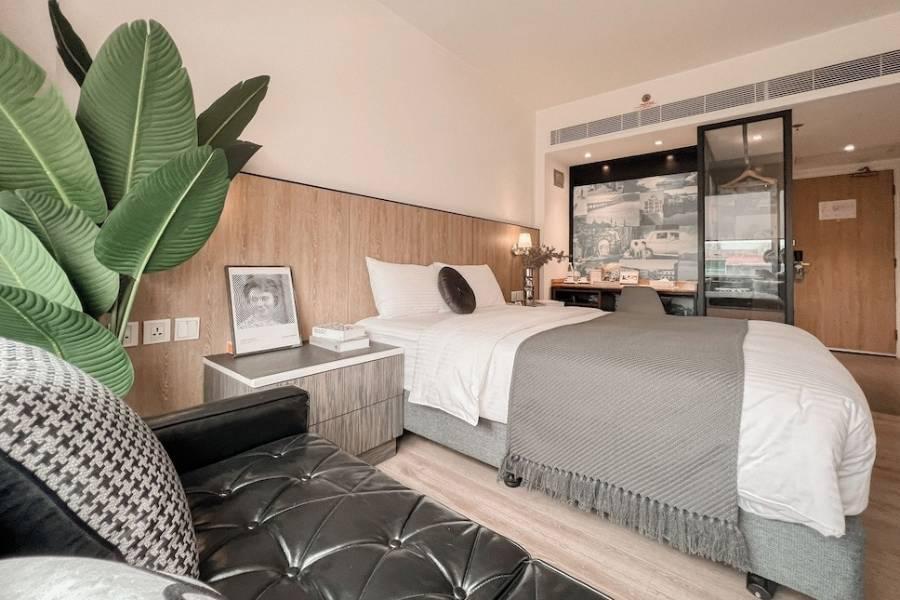 
                                                                                                                        澳門藝舍 機+酒
                                                                                                                        