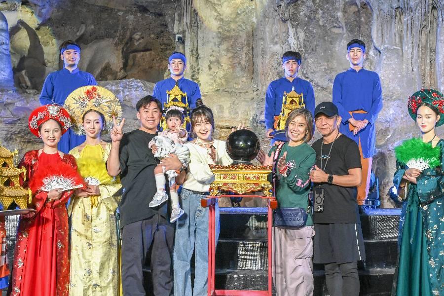 
                                                                        龍騰碧珠洞藝術匯演
                                                                        