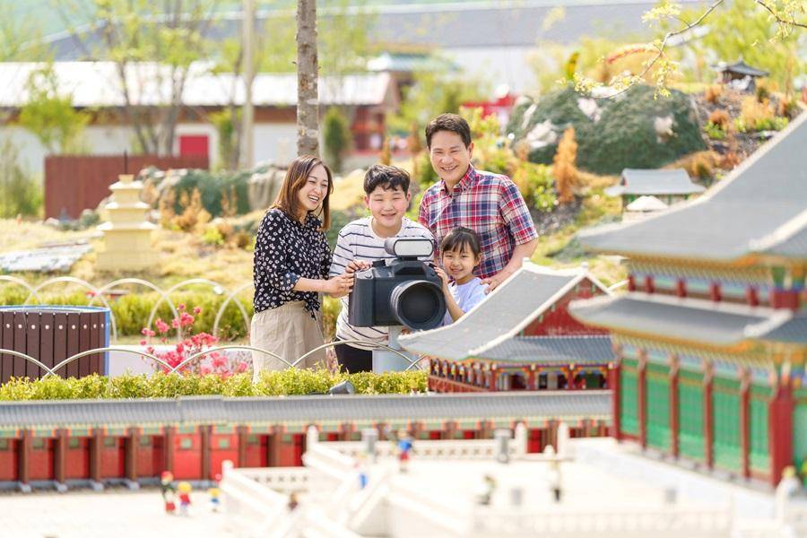 
                                                                                                        韓國爆玩雙樂園｜愛寶賞花&樂高樂園、鐵道自行車、南山公園橋村炸雞4日
                                                                                                        