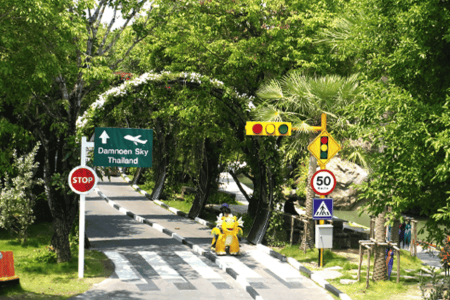 
                                                                        丹能飛機咖啡廳
                                                                        