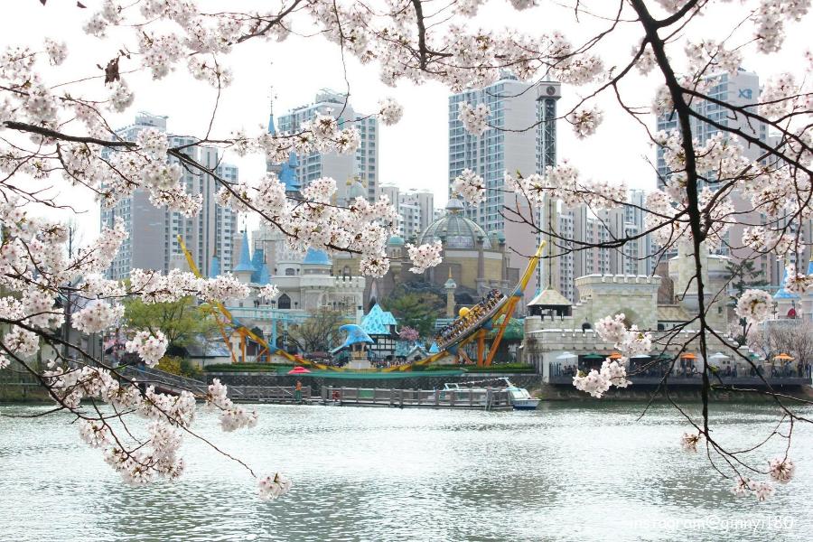 
                                                                                                        【不進保肝】花現韓國~樂天世界.變裝遊古宮.汗蒸幕體驗.超市購物樂5日
                                                                                                        