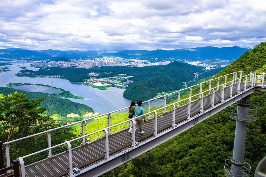 
                                                                        【迷戀雪嶽山】正東津海洋列車、山湖水纜車、清水堂網美咖啡、韓服體驗5日
                                                                        