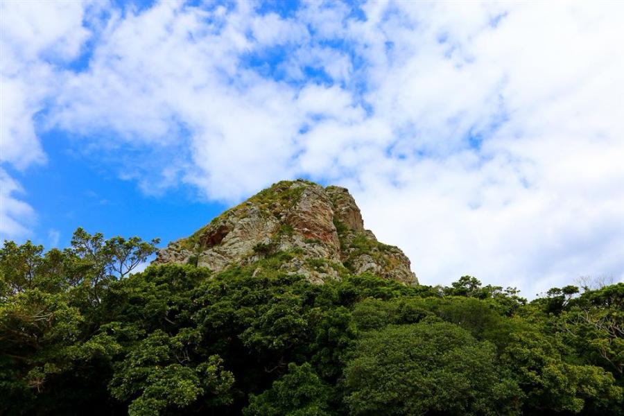 尖帽状的城山,是伊江岛的象徵,在当地也被昵称为「伊江岛tatchu」