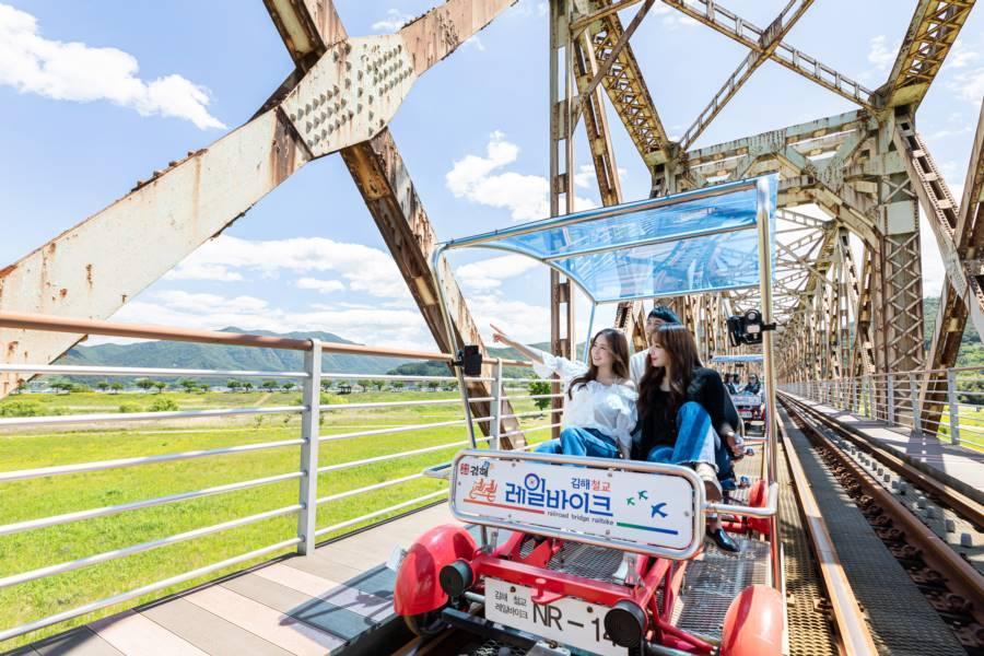 
                                                                        【真愛釜山】洛東江鐵道自行車、跑跑卡丁車、海景膠囊列車、一站彩妝4日
                                                                        