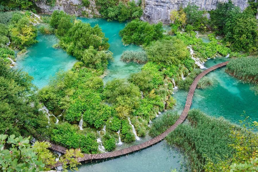 
                                                                                                        十六湖國家公園
                                                                                                        