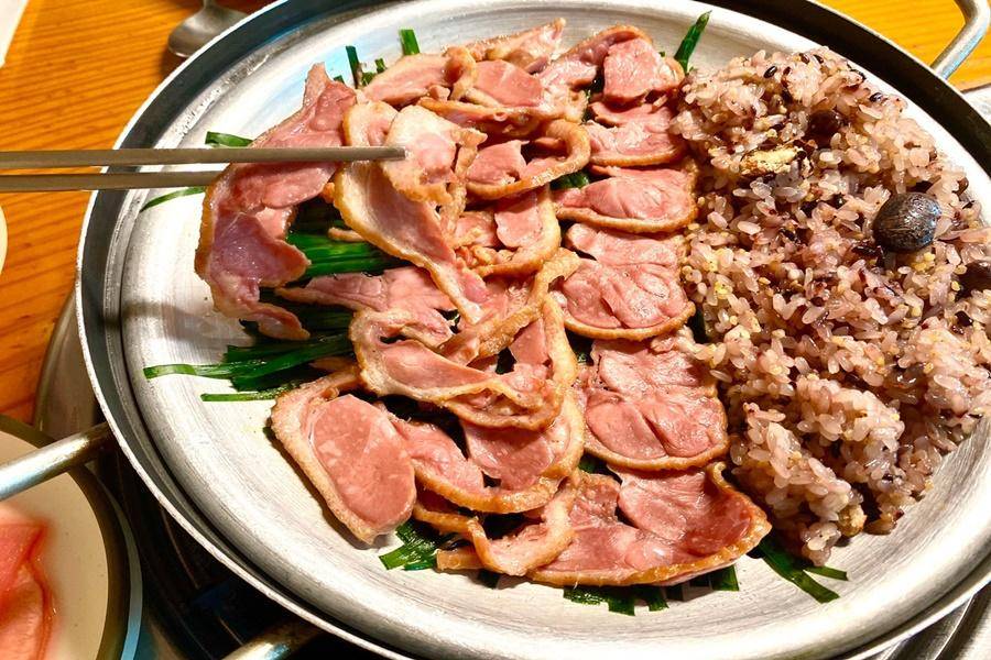 《美食饗宴，品味在地》南瓜煙燻鴨+清蒸鴨肉+紫米飯