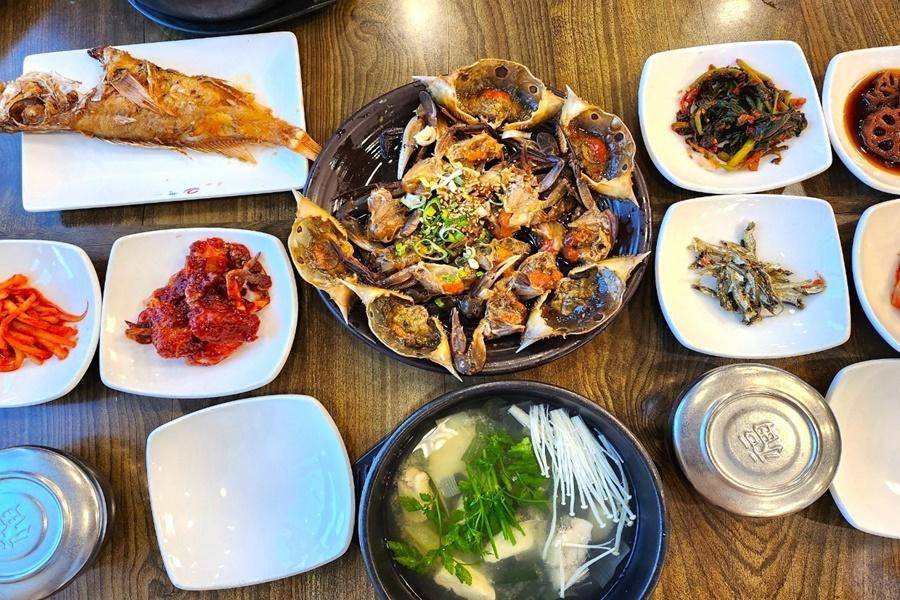 《美食饗宴，品味在地》藍絲帶認證~醬蟹套餐+安康魚湯+季節小菜