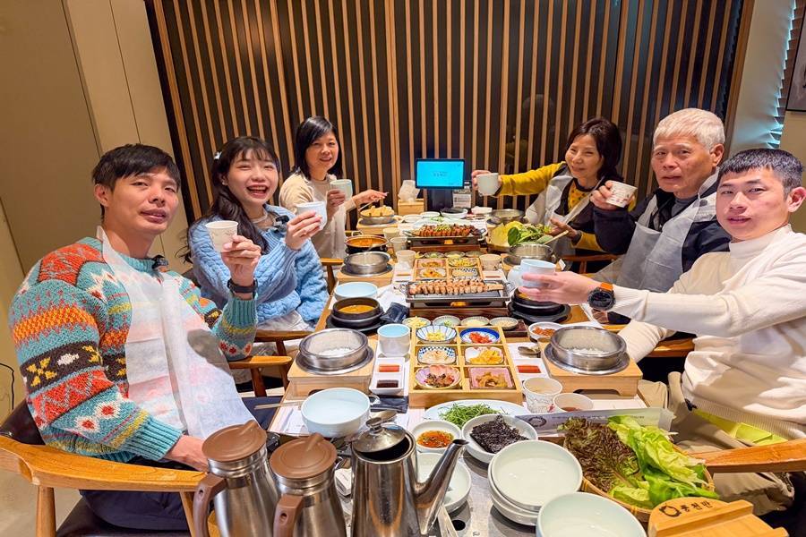 《美食饗宴，品味在地》烤鰻魚定食(兩人一隻鰻魚)+韓式湯品+釜飯+季節小菜